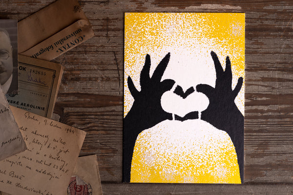 Hands heart - postcard - originální pohlednice XL
