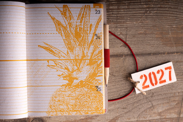 pineapple-illustration-page.jpg — Diary weekly page with an orange illustration of a pineapple