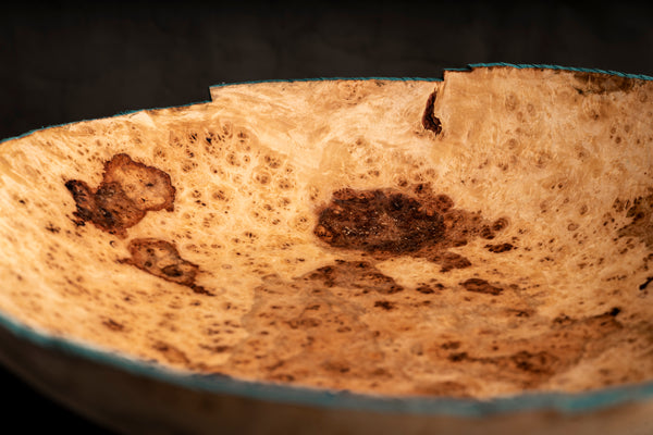 Side profile of the handcrafted maple burl bowl Evie, 24 cm wide and 7 cm high.
