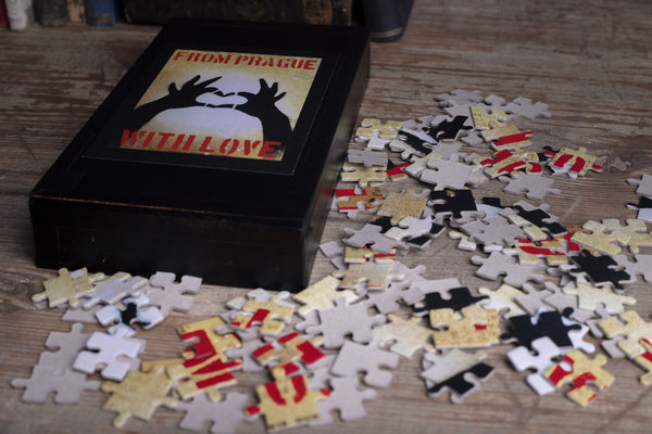 Hands heart puzzle - cigar box - worldwide shipping