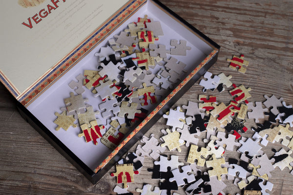 Hands heart puzzle - cigar box - worldwide shipping