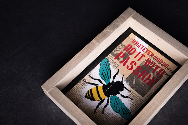 Bee Maja original print with frame M originální obrázek