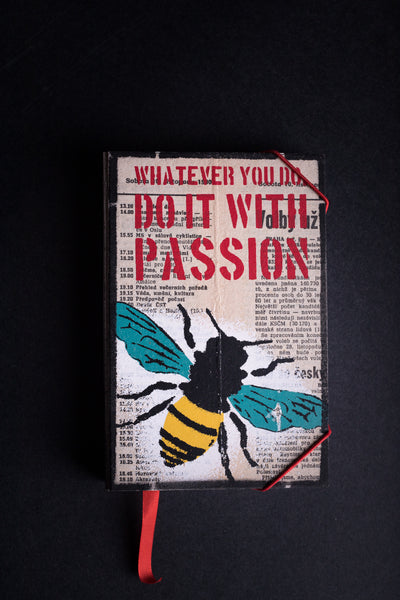 originální zápisník deník streetart dekorace dárek handmade včela