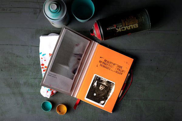 Medium notebook with socks - WHITE - originální zápisník a ponožky