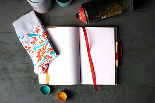 Medium notebook with socks - WHITE - originální zápisník a ponožky