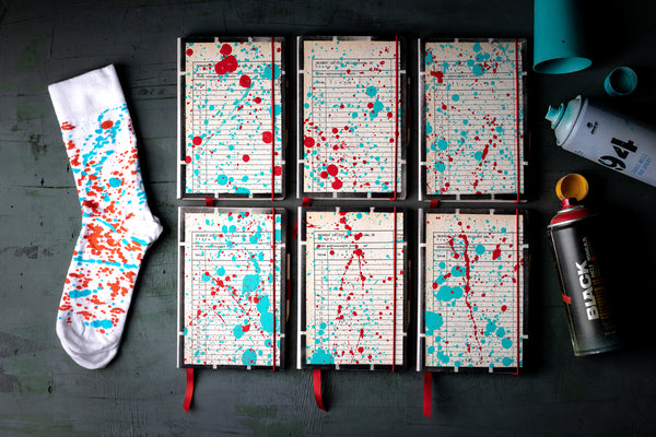 Medium notebook with socks - WHITE - originální zápisník a ponožky