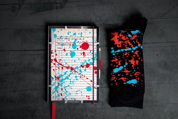 Medium notebook with socks - BLACK - originální zápisník a ponožky