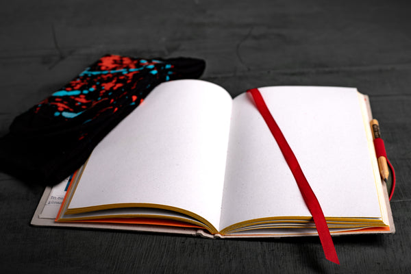 Medium notebook with socks - BLACK - originální zápisník a ponožky