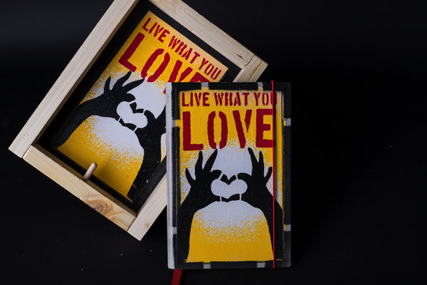 Hands heart - medium notebook with frame originální obrázek