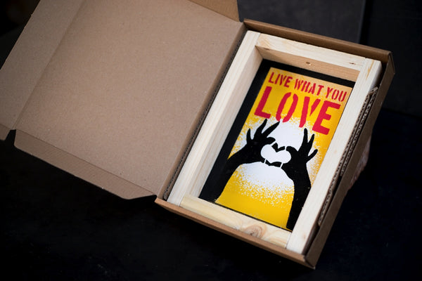 Hands heart original print with frame M originální obrázek